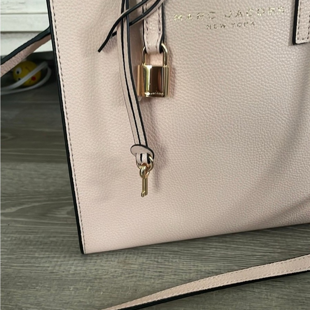 Marc Jacobs Pink Crossbody Bag with Modern Design new - Picture 3 of 8